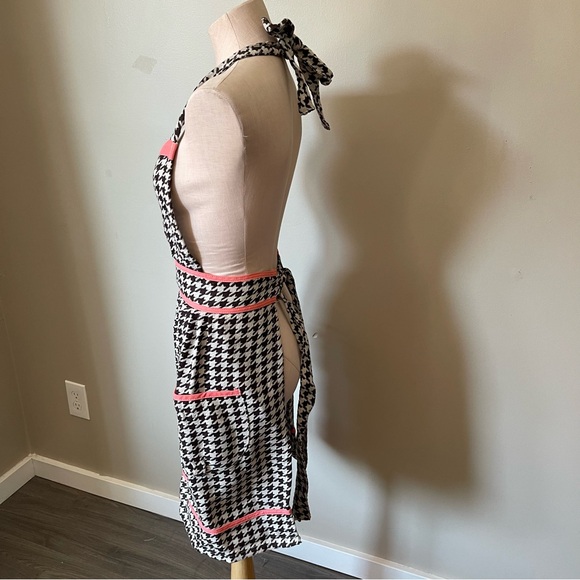 JESSIE STEELE Apron Houndstooth Print with Pink Trim - Picture 4 of 9